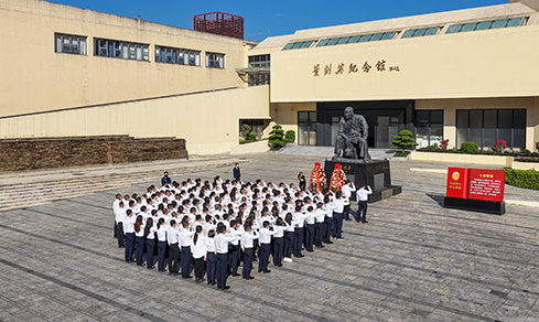 “赓续红色血脉 践行实干担当” <br>重温入党誓词